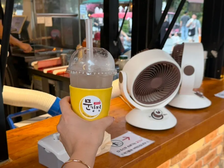 Sikhye yang dipesan bersama skewer