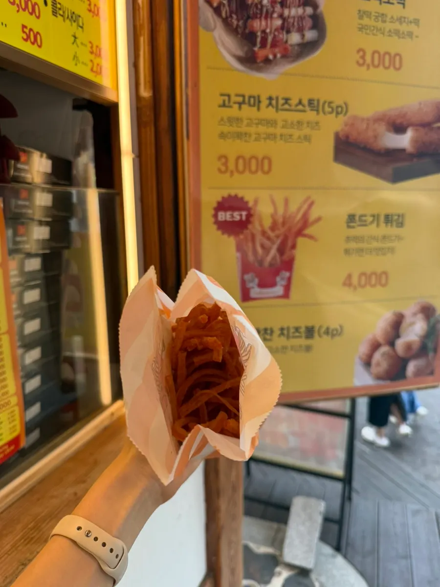 포장 용기에 담긴 새우닭강정 중 사이즈