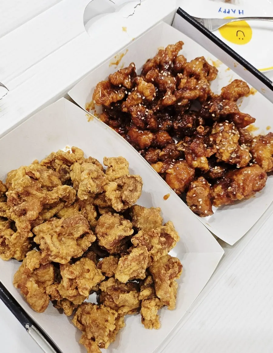 위에서 내려다본 순한맛 반반 닭강정