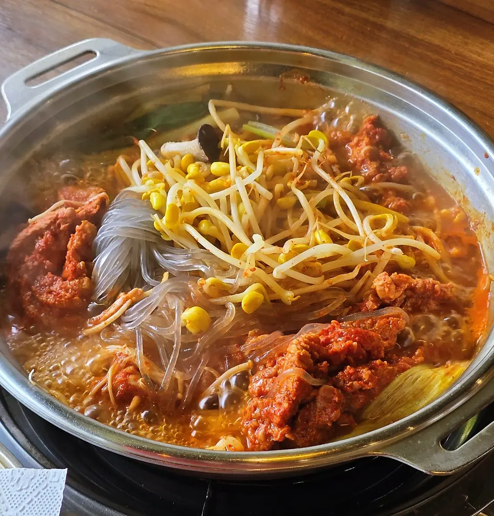 끓기 시작한 갈비전골