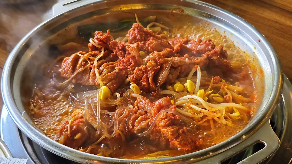 자글자글 끓는 물갈비와 야채