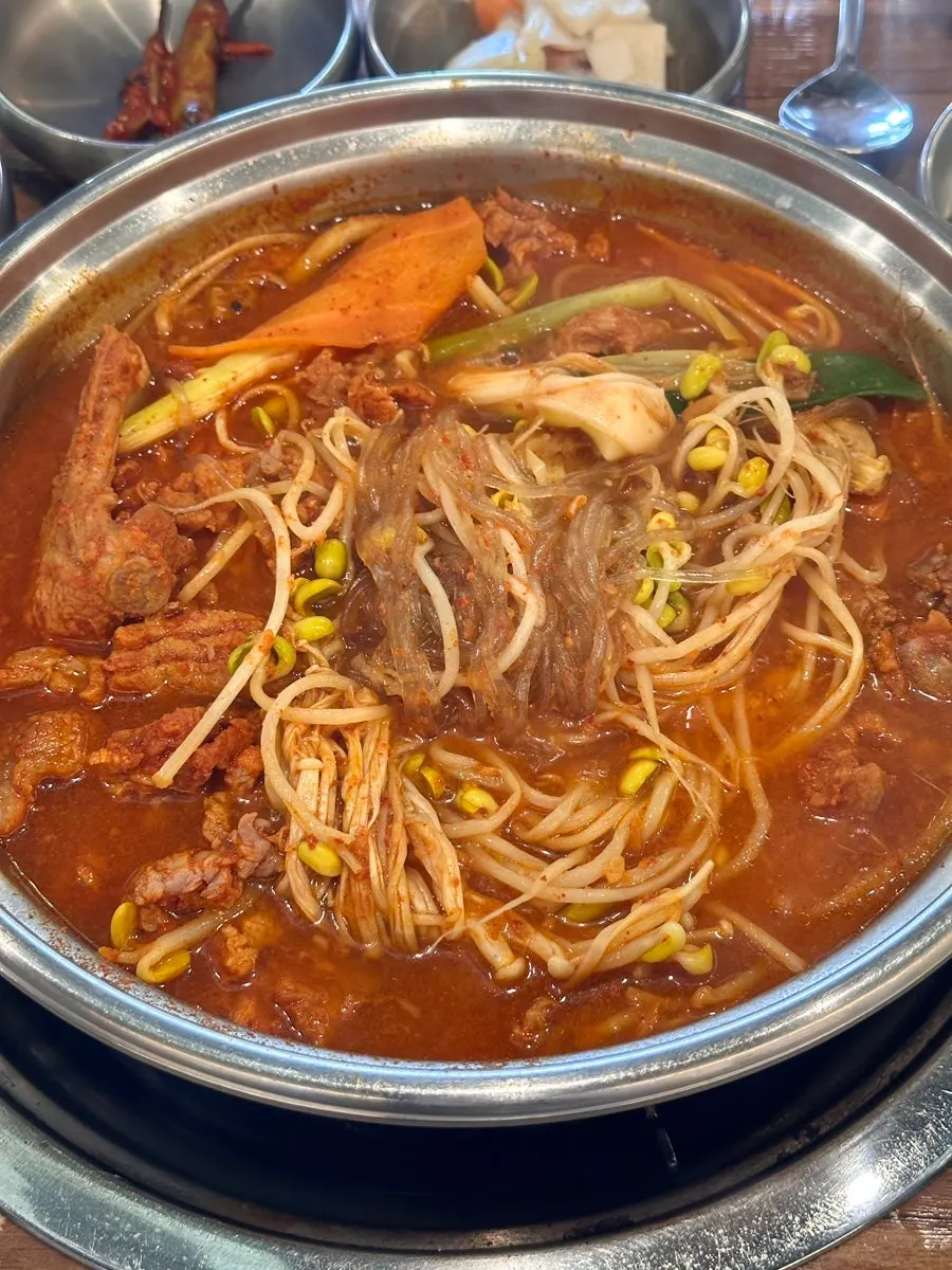 국물과 함께 먹는 갈비와 콩나물