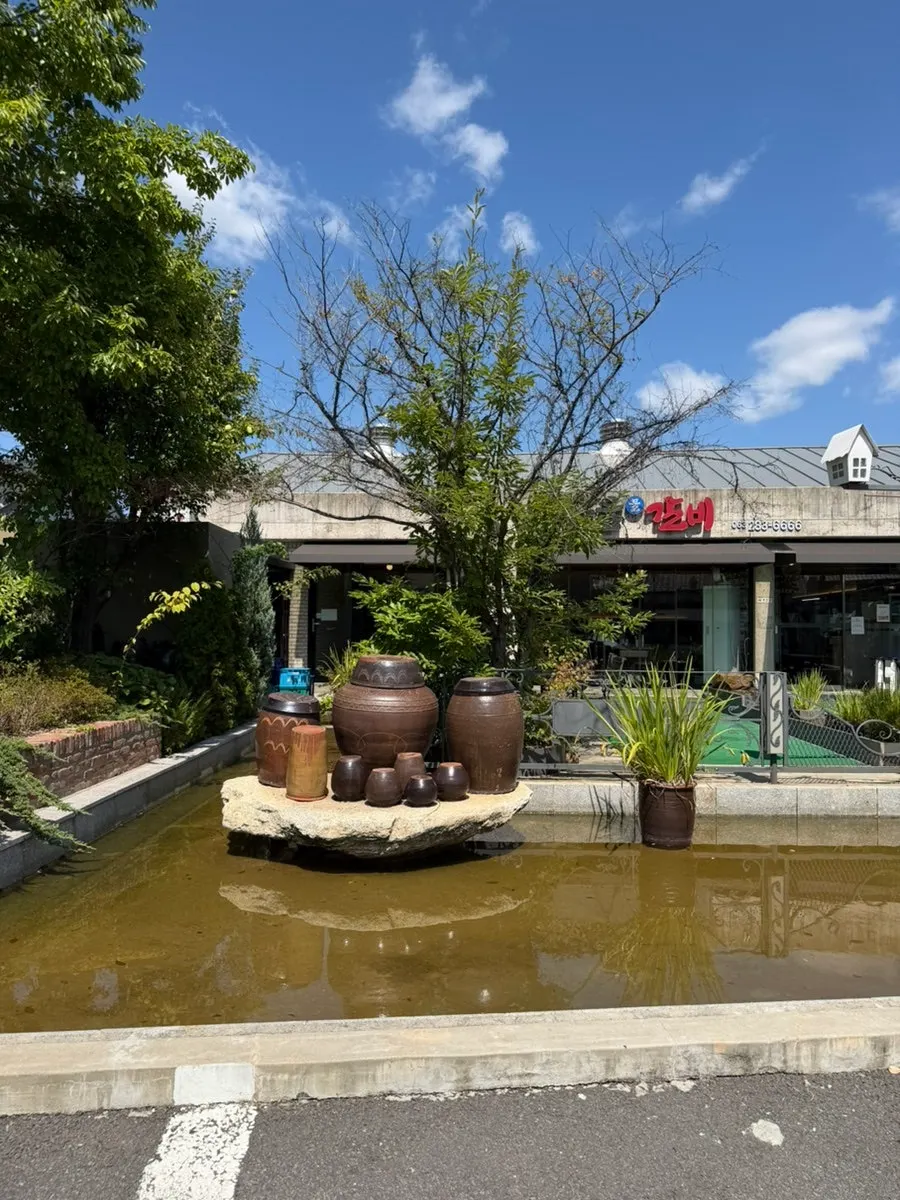 Outdoor tables and a pond with earthenware jars