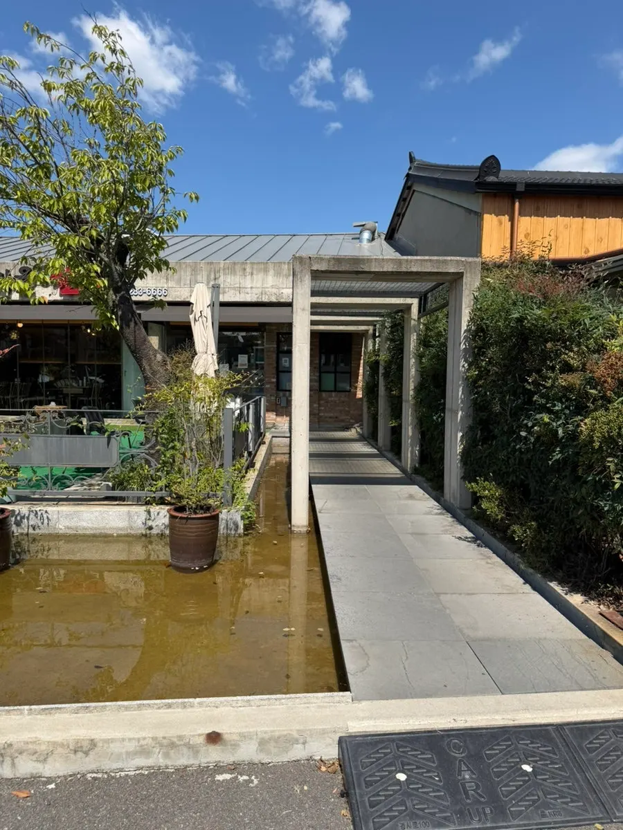 Small pond and fountain in front of the restaurant