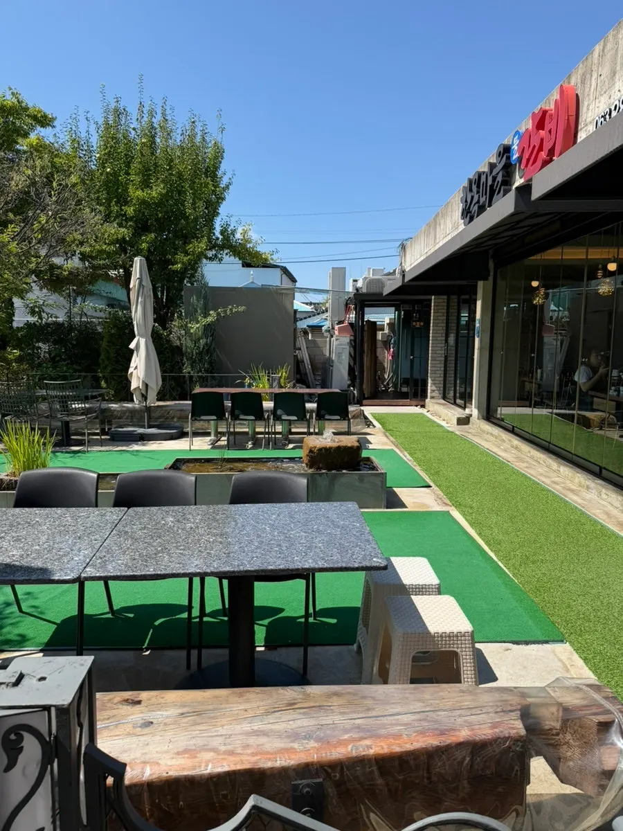 Outdoor space at Hanok Maeul Mulgalbi