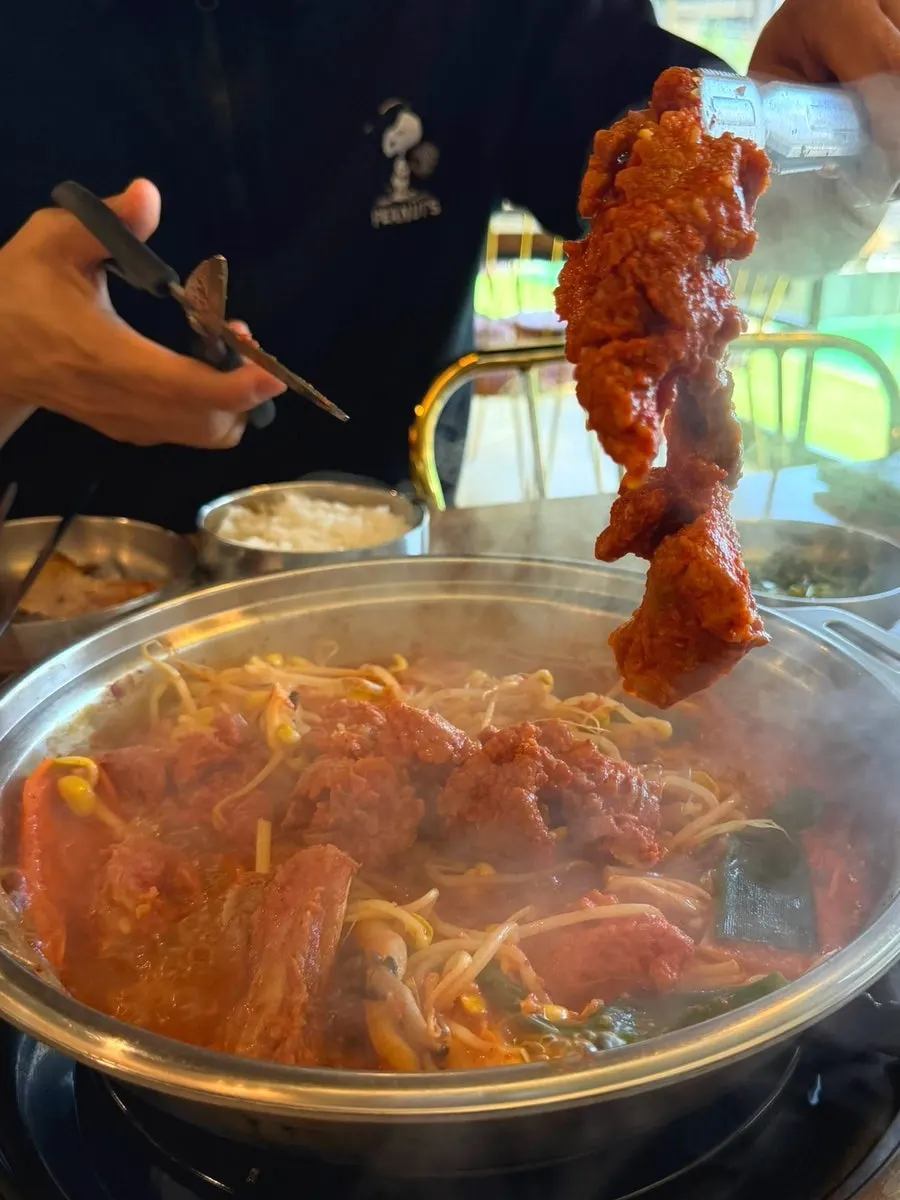 A mulgalbi meal with generous ingredients
