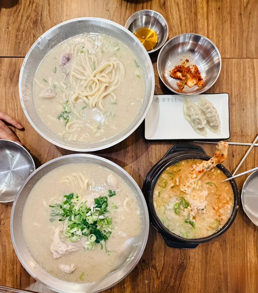Large-portion chicken kalguksu noodles and broth
