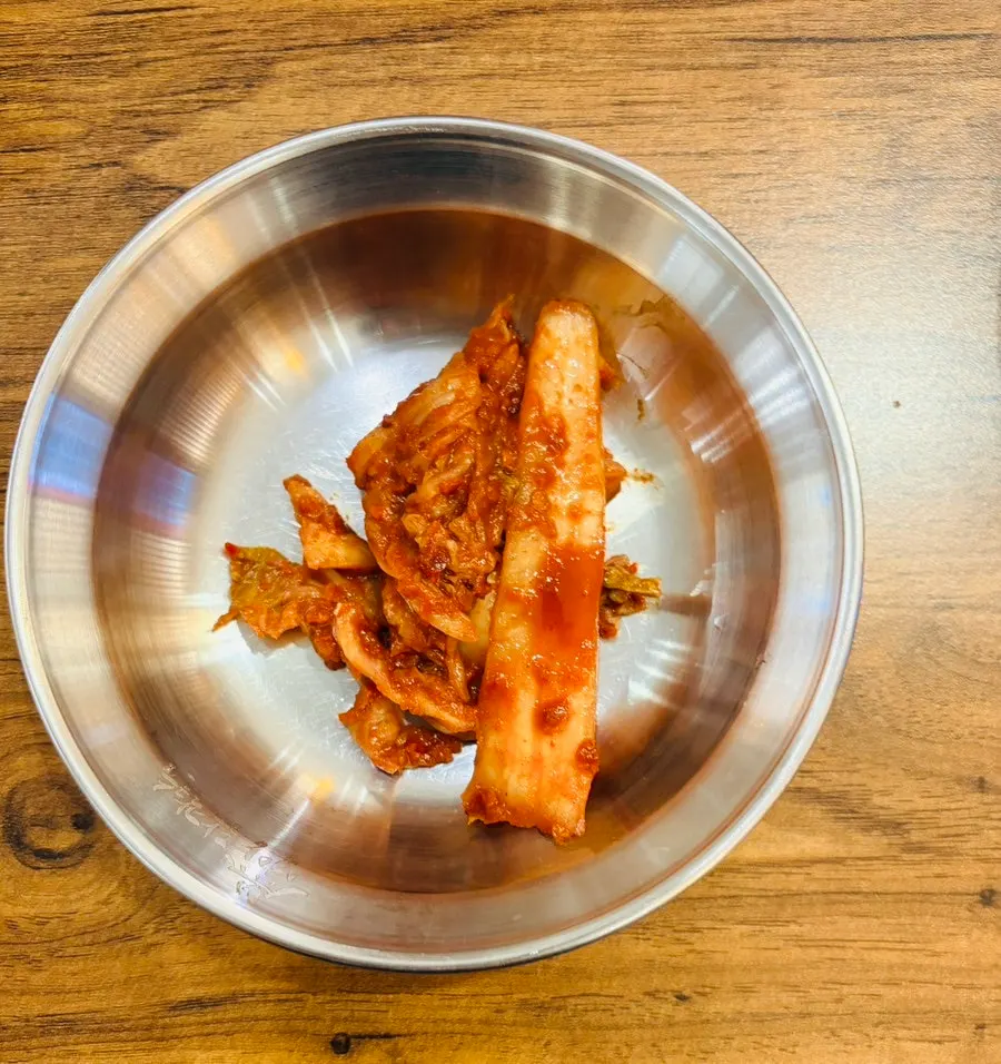 A plate of spicy kimchi side dish at Eonyang Dak Kalguksu