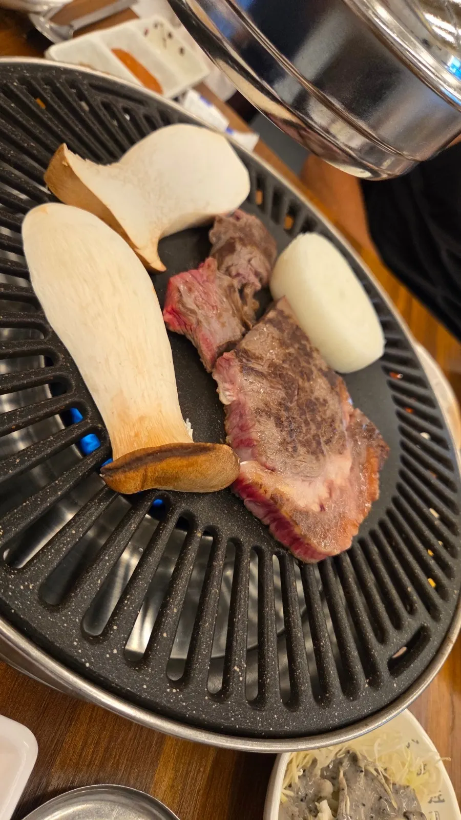 전주 한우와 맥주 곁들인 식사