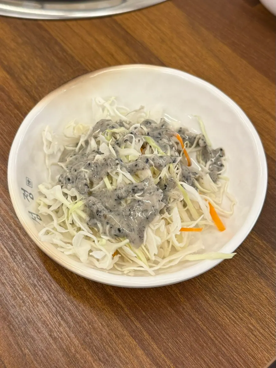 자리에 세팅된 기본 밑반찬