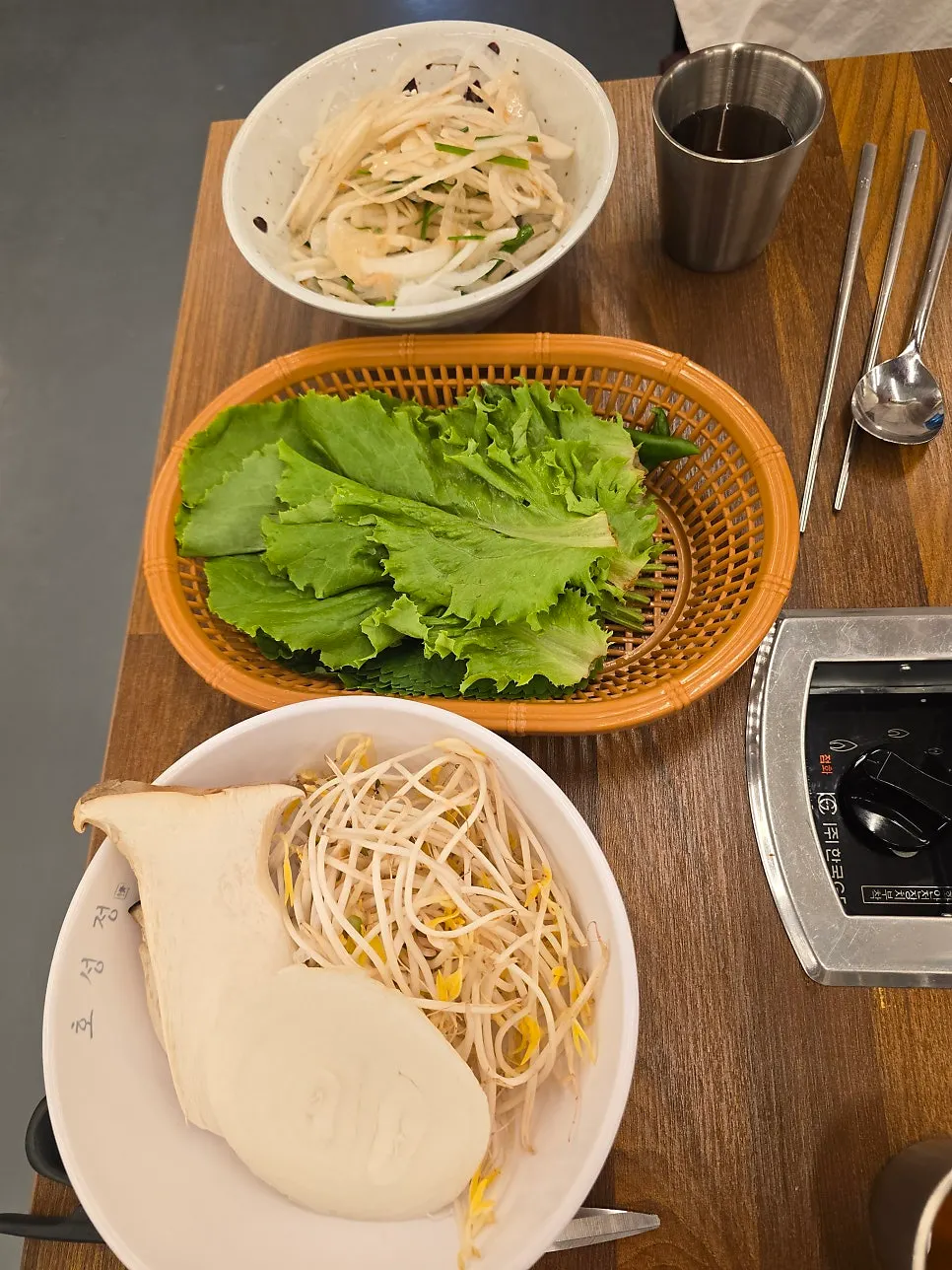 Side dish spread at Hoseongjeong Butcher's Restaurant