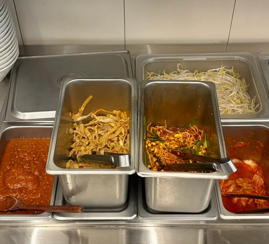 Self-serve side dish bar at Hoseongjeong