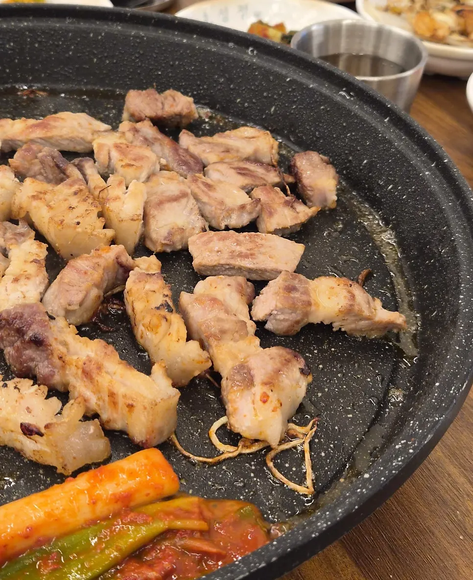 Grilled doraji (bellflower root) on the grill alongside the meat
