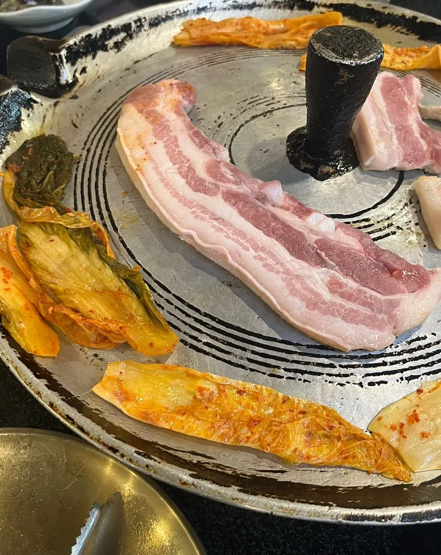 Pork belly placed on the cast-iron lid