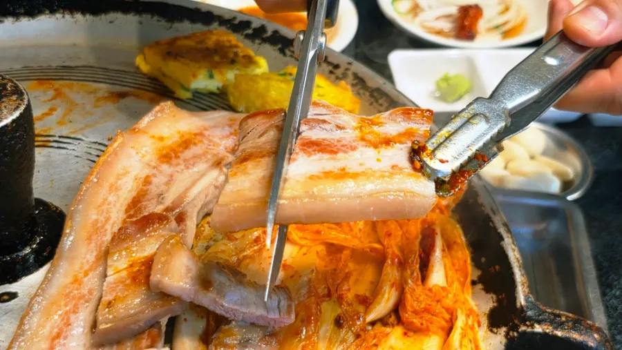 긴 후드 없는 솥뚜껑 불판 테이블