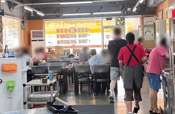 전주하우스 매장 앞 골목 풍경