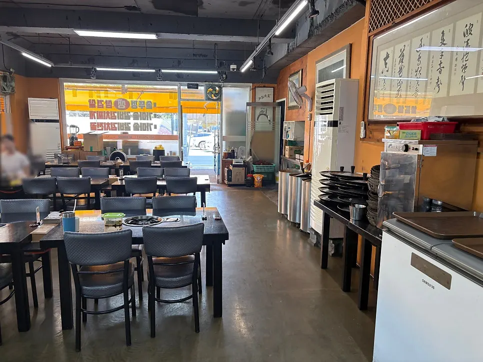 Spacious dining hall at Jeonju House with wide tables
