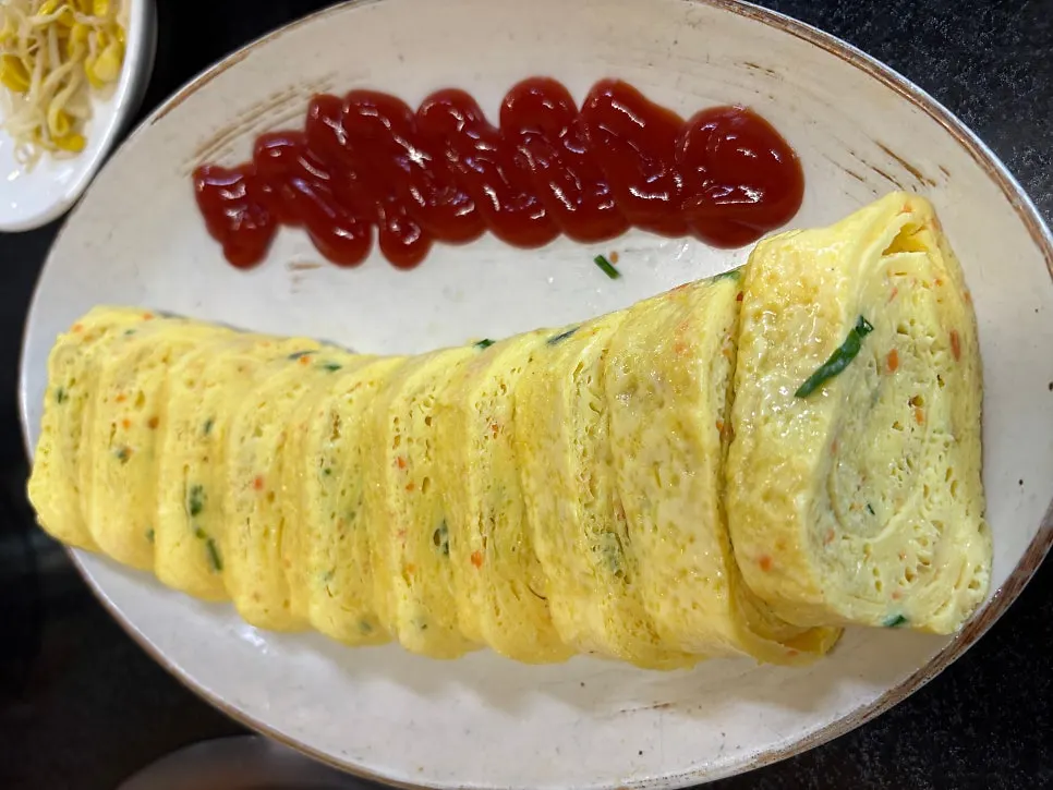 Large jumbo egg roll served at the table