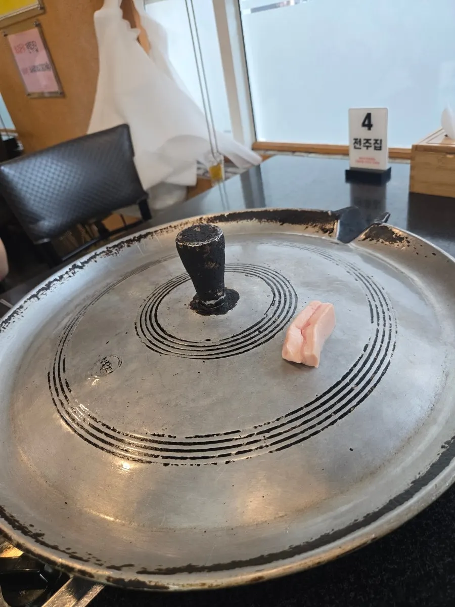 Table set with the cast-iron lid grill