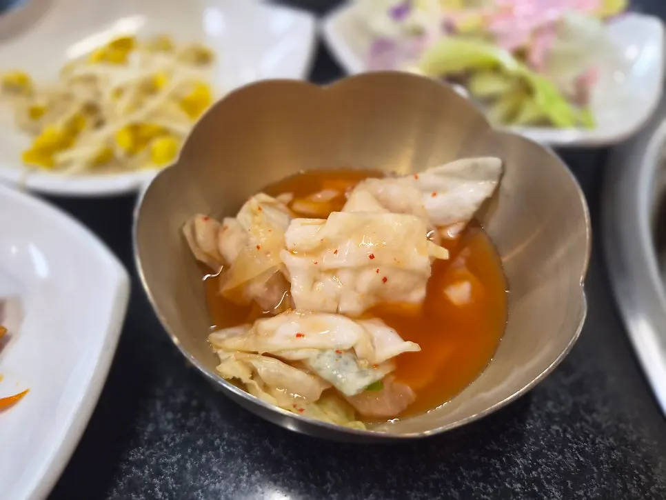 찌개용 두부와 반찬 셀프코너