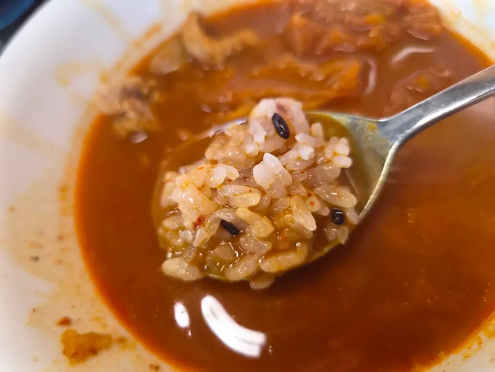 밥과 함께 먹는 갈비김치찌개 한 상