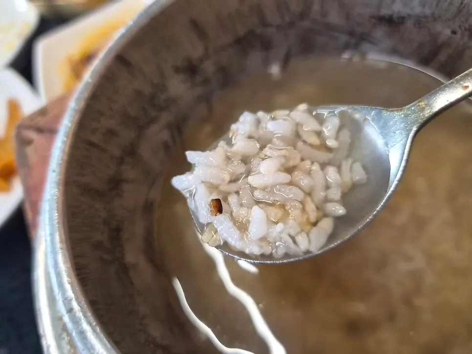 누룽지에 김치찌개를 올린 마무리