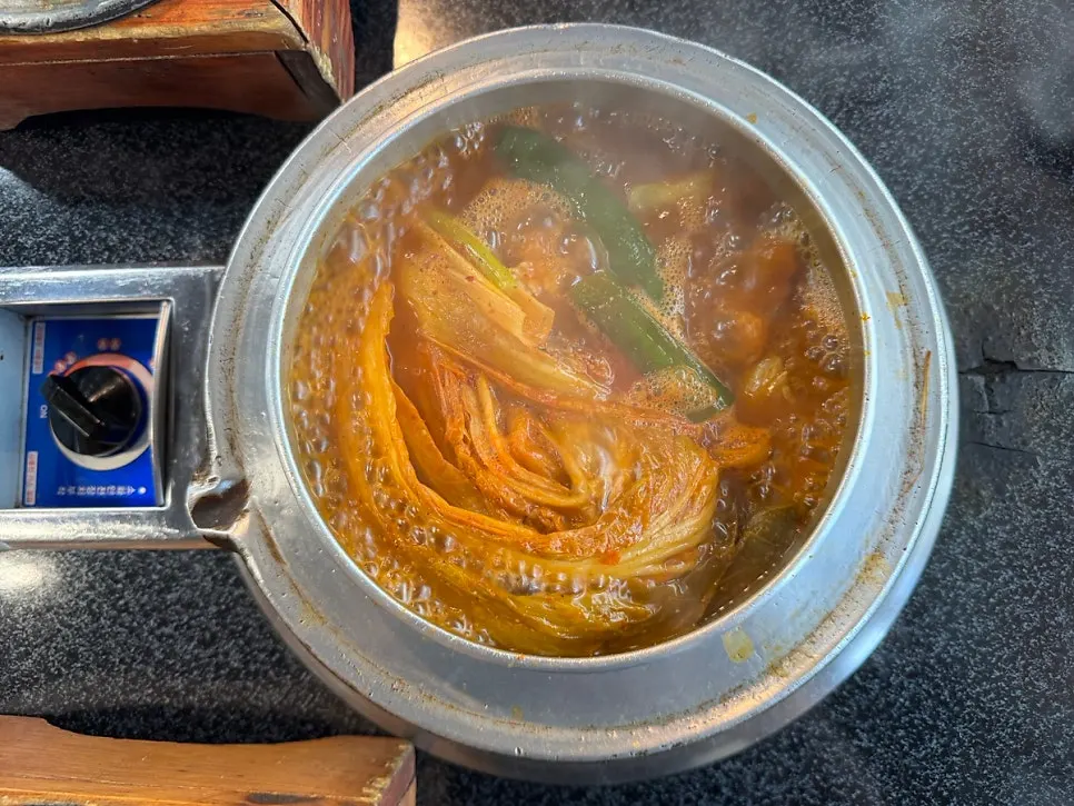Galbi kimchi stew where you cut the kimchi yourself