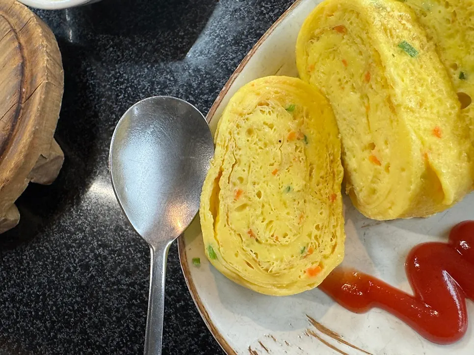 Egg roll sized well for sharing