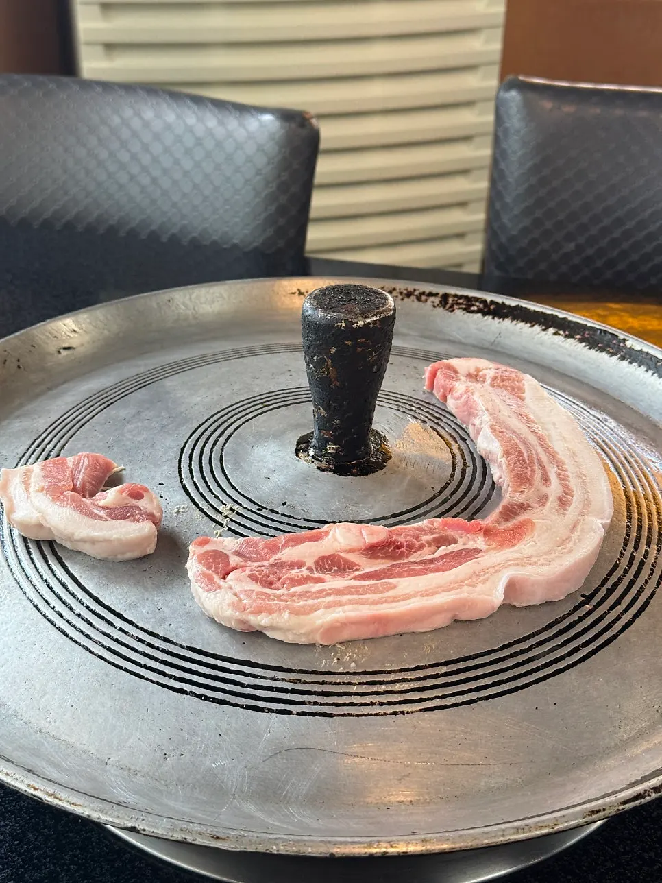 色泽鲜红的铁锅生五花肉2人份