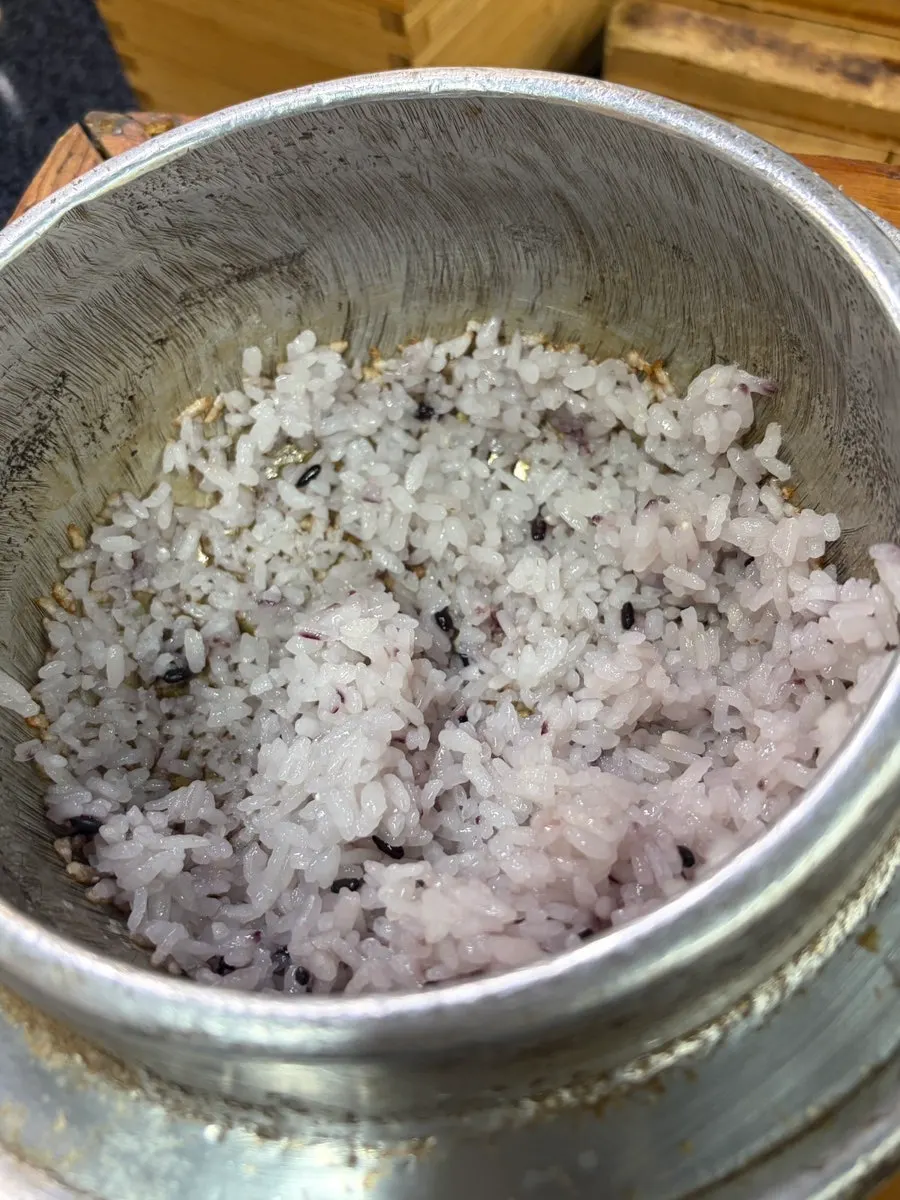 Freshly cooked cast-iron pot rice at Jeonju House