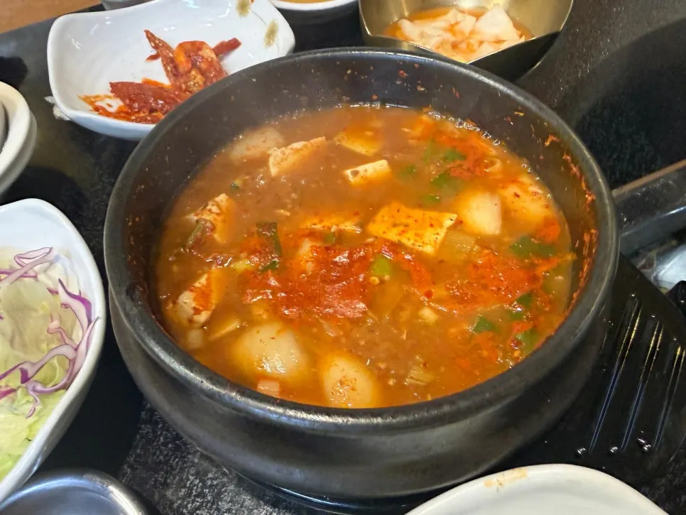 2,000원 된장찌개 한 냄비