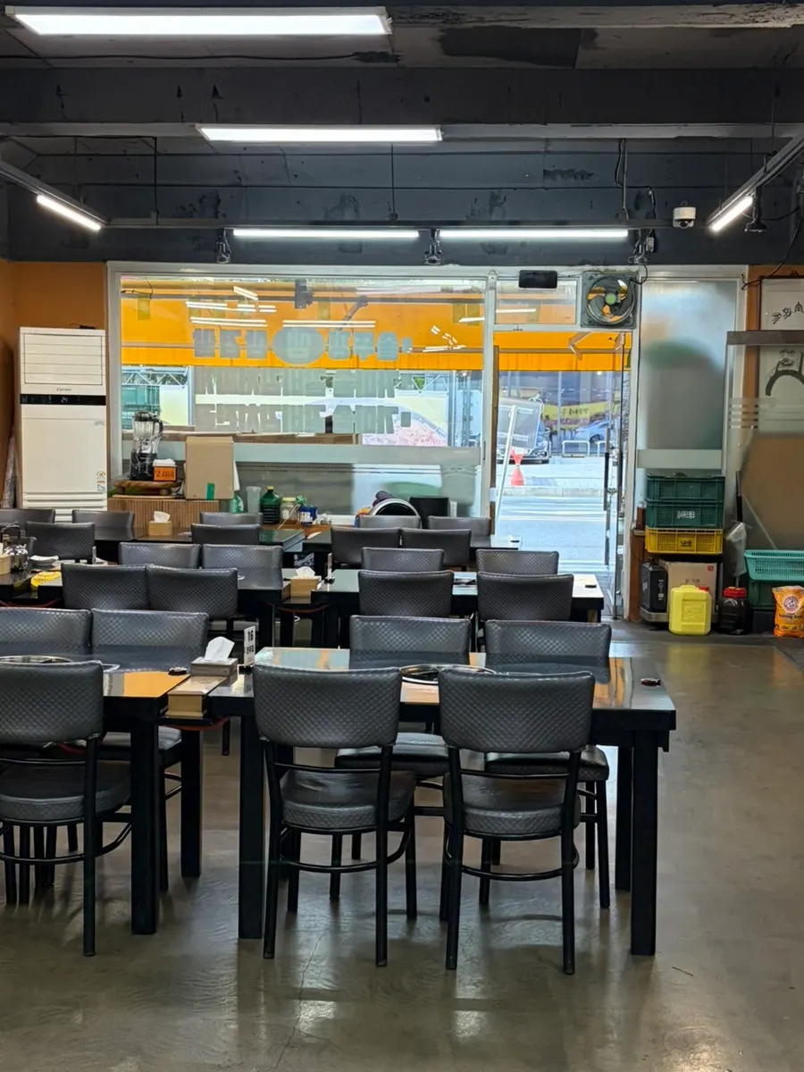 Spacious, clean interior seating at Jeonju House
