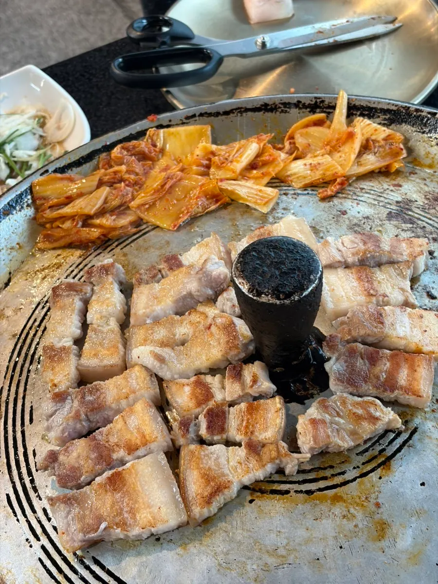 The table at Jeonju House after finishing the meal