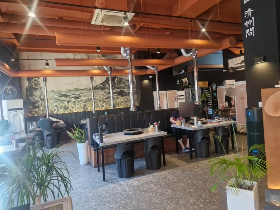 성산제줏간 출입구 주변 모습
