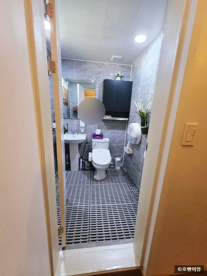 Restroom and amenity area