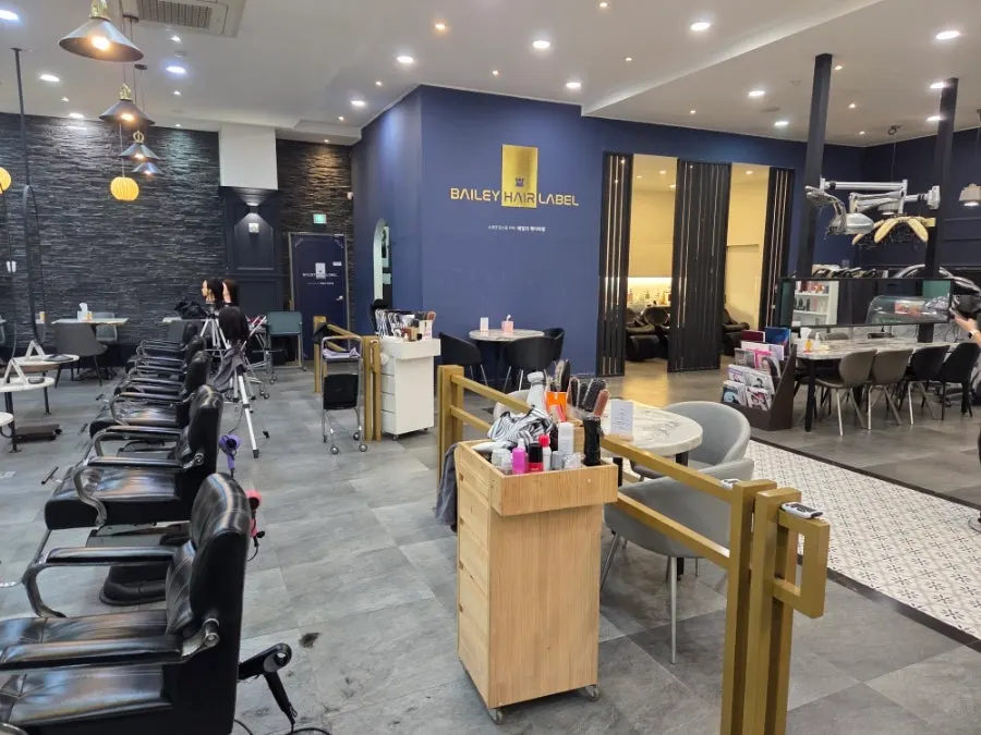 Image with booking information for the salon