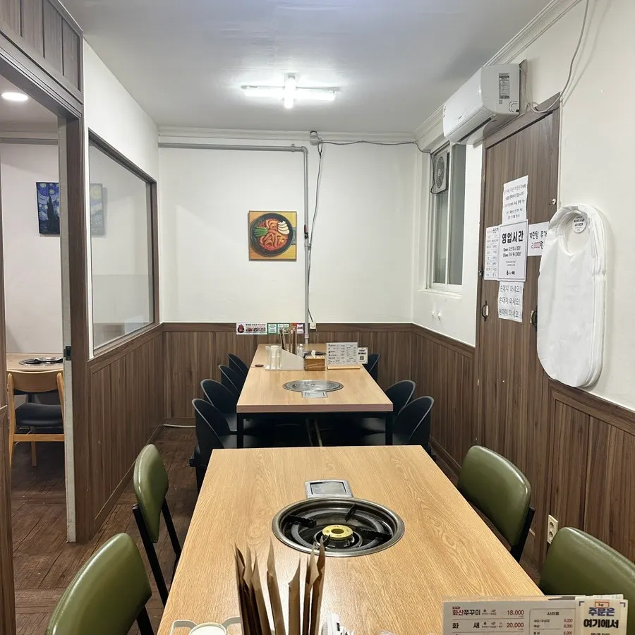 Group private-room seating at Jeonju Jjukkumi Sinhwa