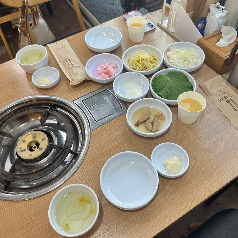 Basic table setting for volcano webfoot octopus