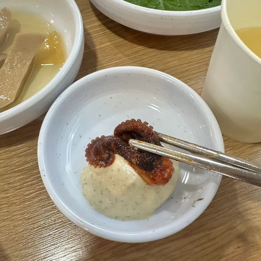 Garlic sauce served with webfoot octopus