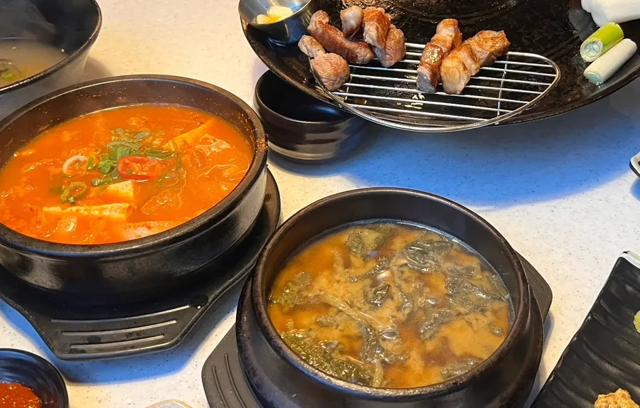 Choosing a meal dish for the two-person set