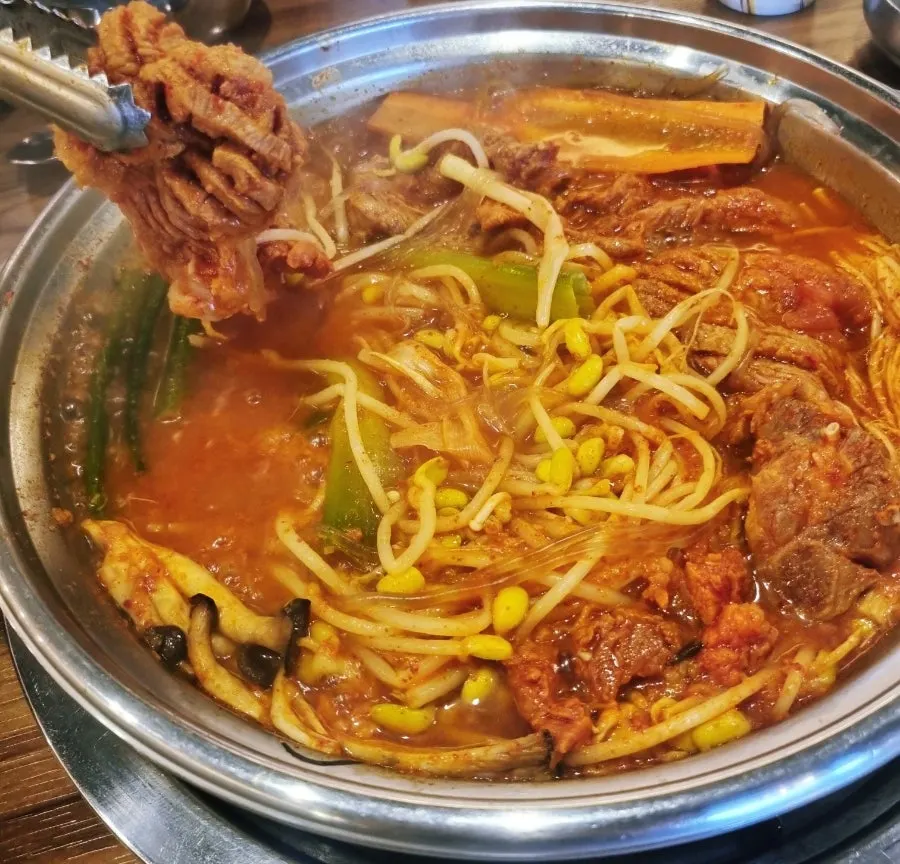 끓인 뒤 국물이 우러난 갈비전골
