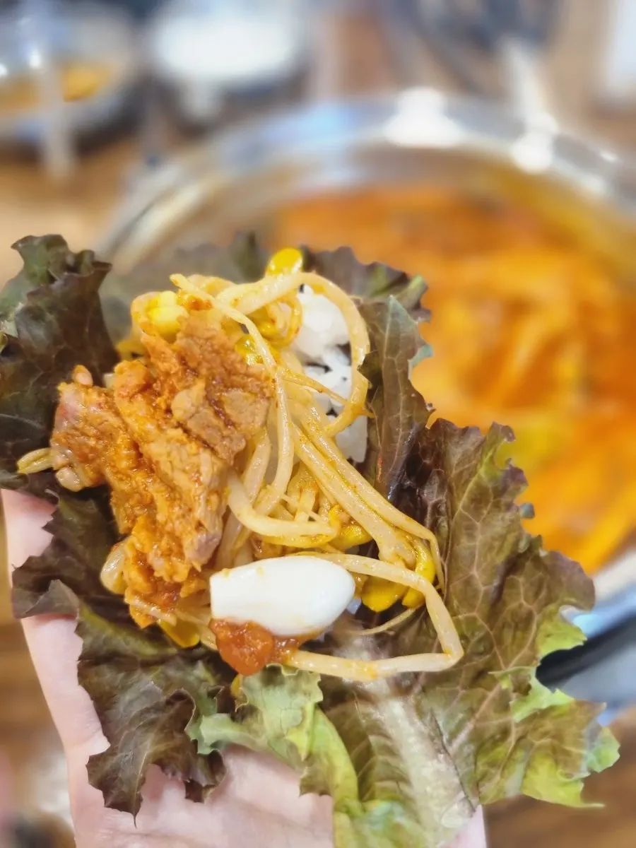 밥과 함께 먹는 순한 매운 갈비전골