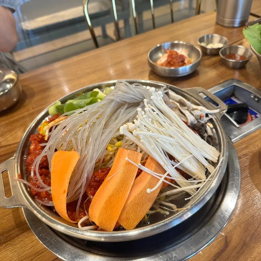 야채가 푸짐하게 들어간 갈비전골