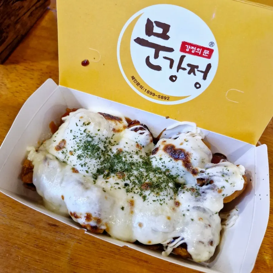 전주한옥마을에서 포장한 문강정과 꼬치