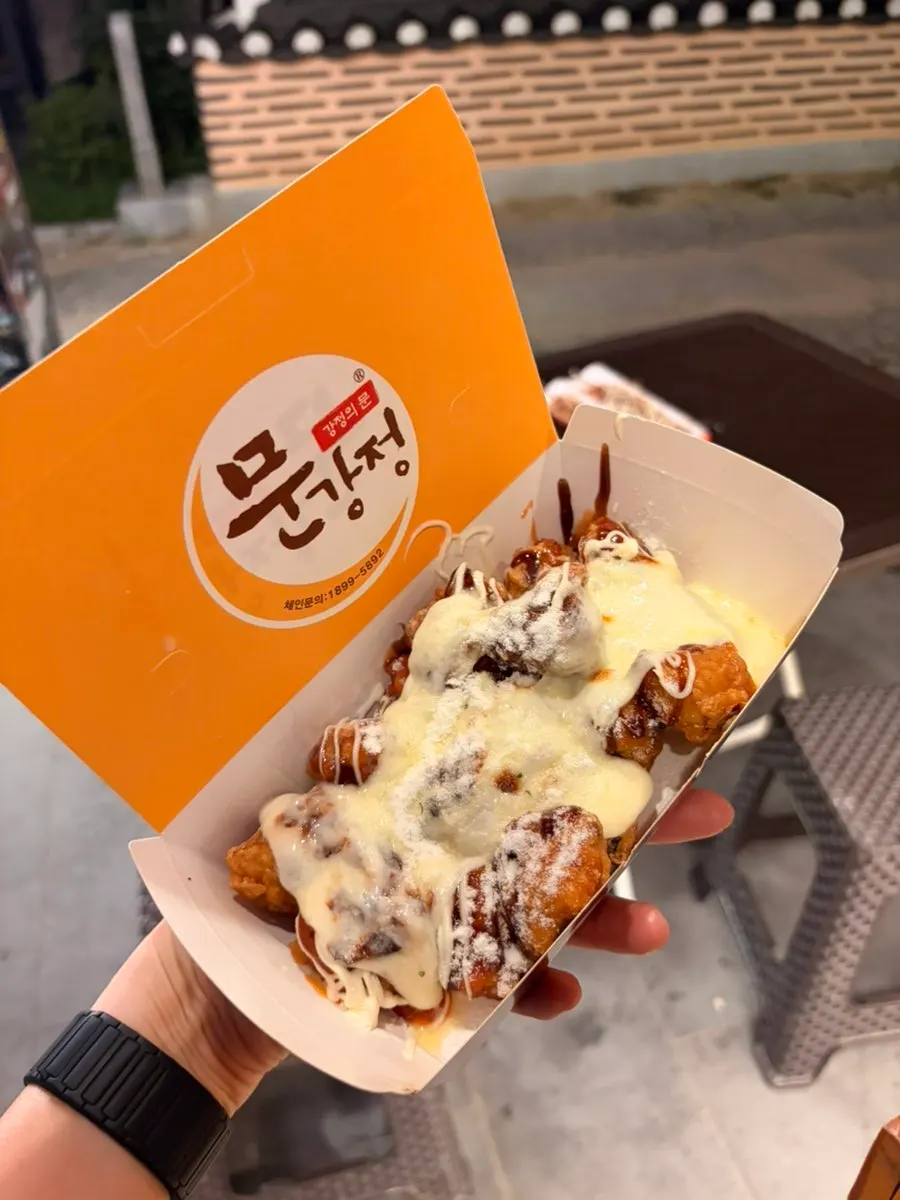 치즈를 올린 문어 강정