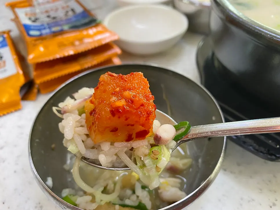 전주 오거리집 국밥 한 상 모습