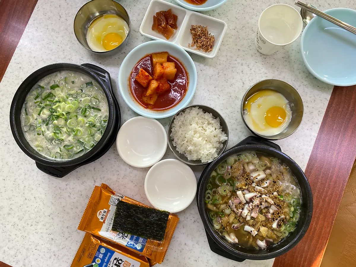 황제 콩나물국밥과 한우도가니탕 한 상