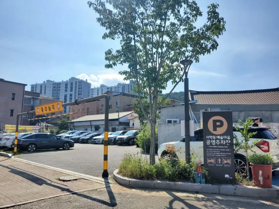 Seohak-dong Art Village public parking lot near Ogeorijip