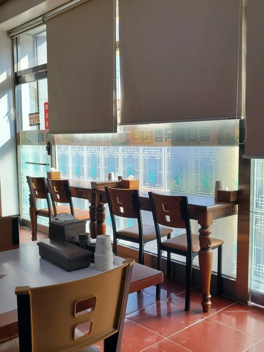 Interior seating and window seat for solo diners at Ogeorijip