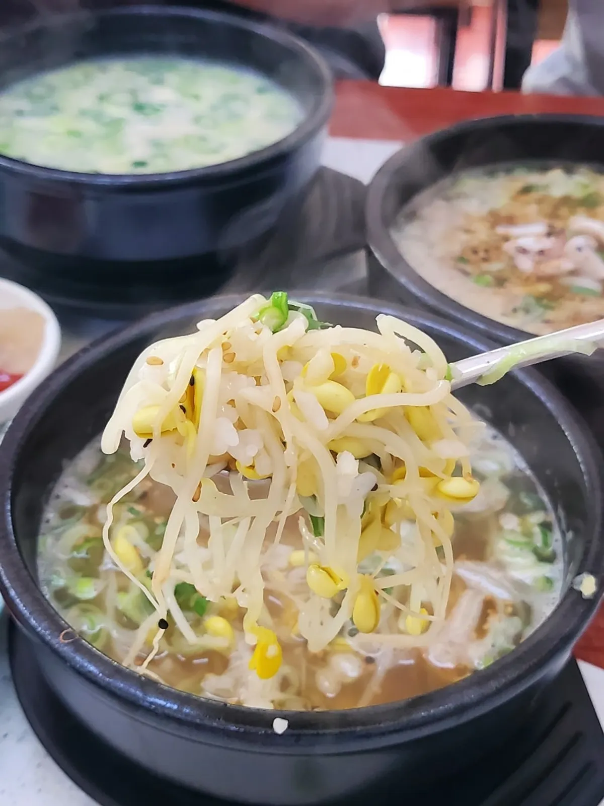 밥이 말아져 나온 전주식 콩나물국밥